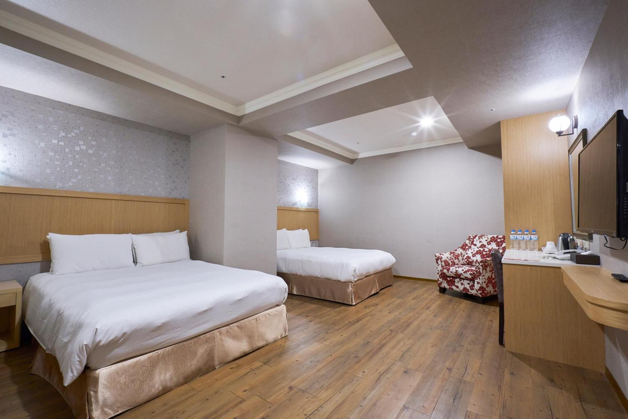 Fish Hotel-Pingtung Extérieur photo