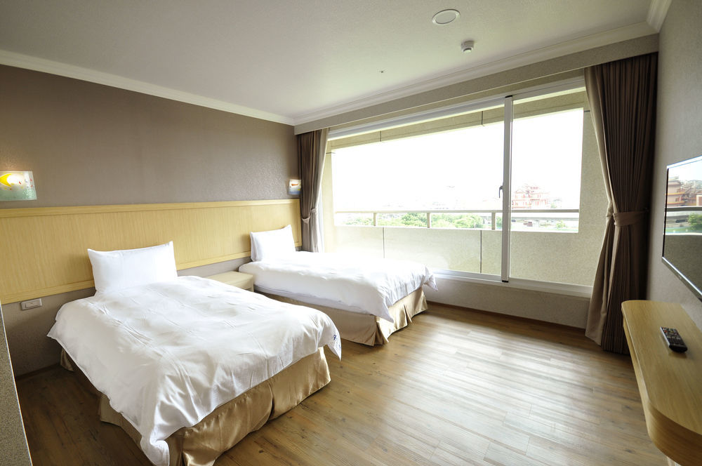Fish Hotel-Pingtung Extérieur photo